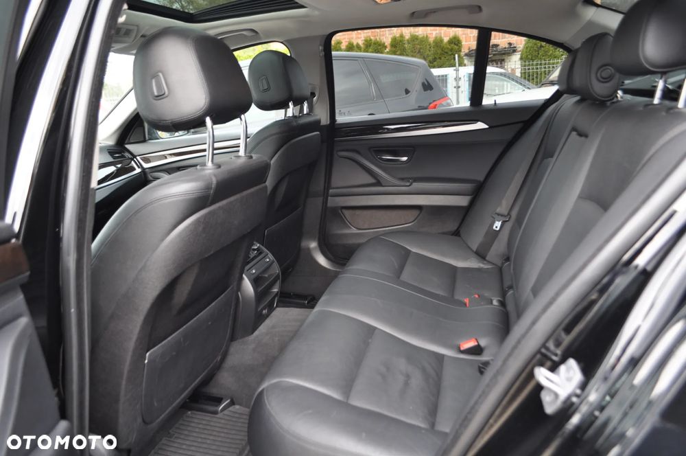 BMW Seria 5 528i xDrive Sport-Aut Modern Line - 30