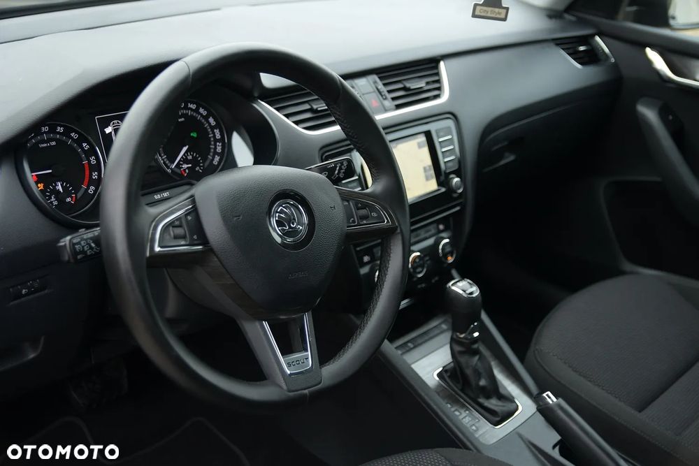 Skoda Octavia 2.0 TDI 4x4 DSG Scout - 32