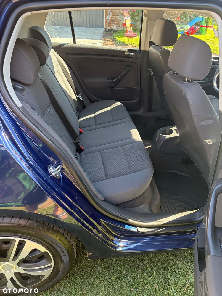 Volkswagen Golf - 6