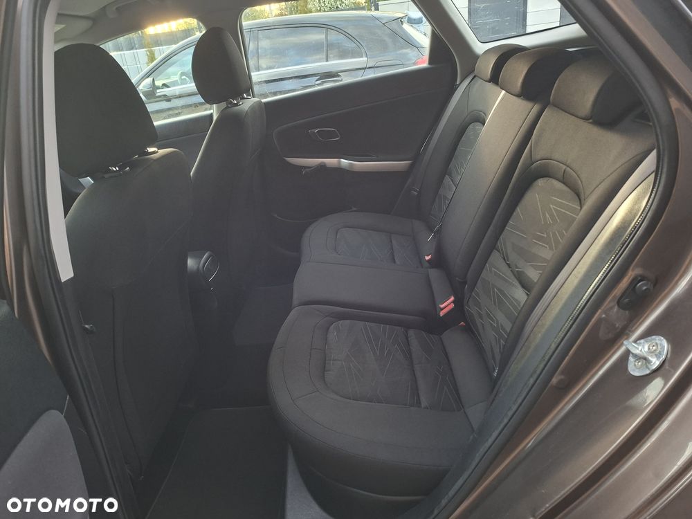 Kia Ceed - 11