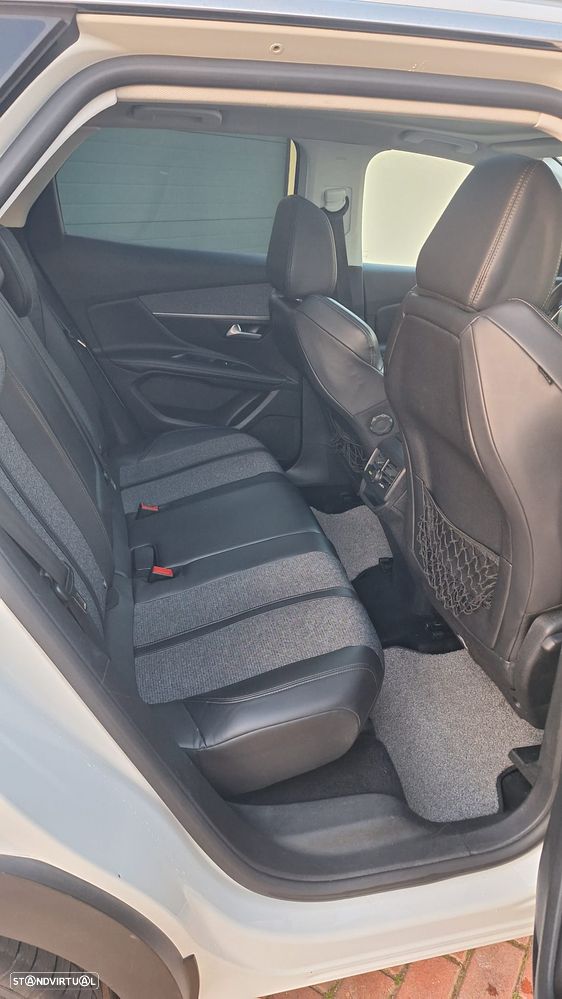 Peugeot 3008 1.5 BlueHDi Allure EAT8 - 8