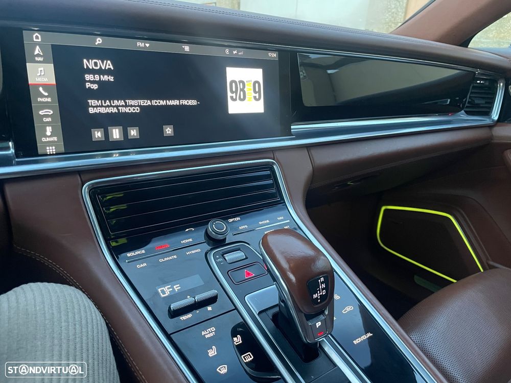 Porsche Panamera Sport Turismo 4 E-Hybrid 10 Years Edition - 15