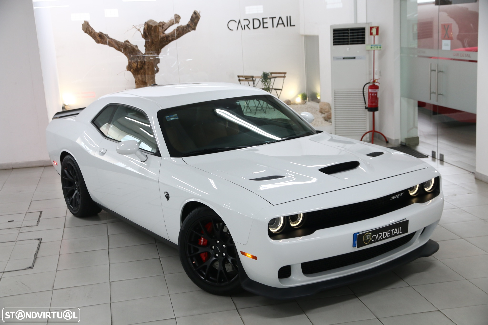 Dodge Challenger Auto SRT Hellcat - 2