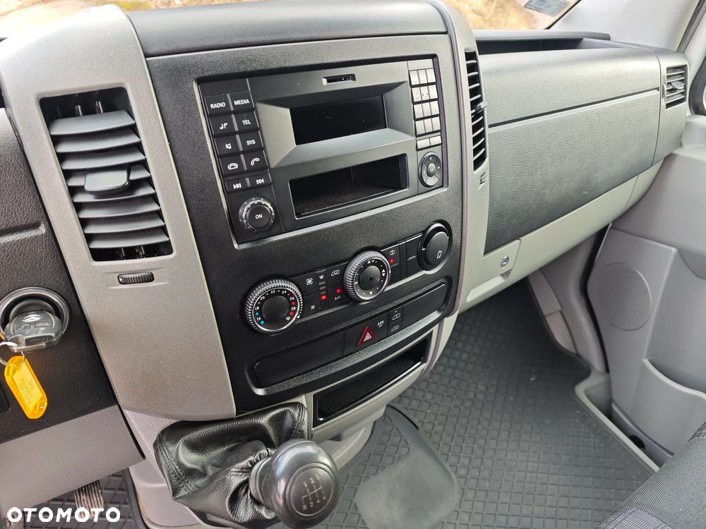 Mercedes-Benz Sprinter - 12