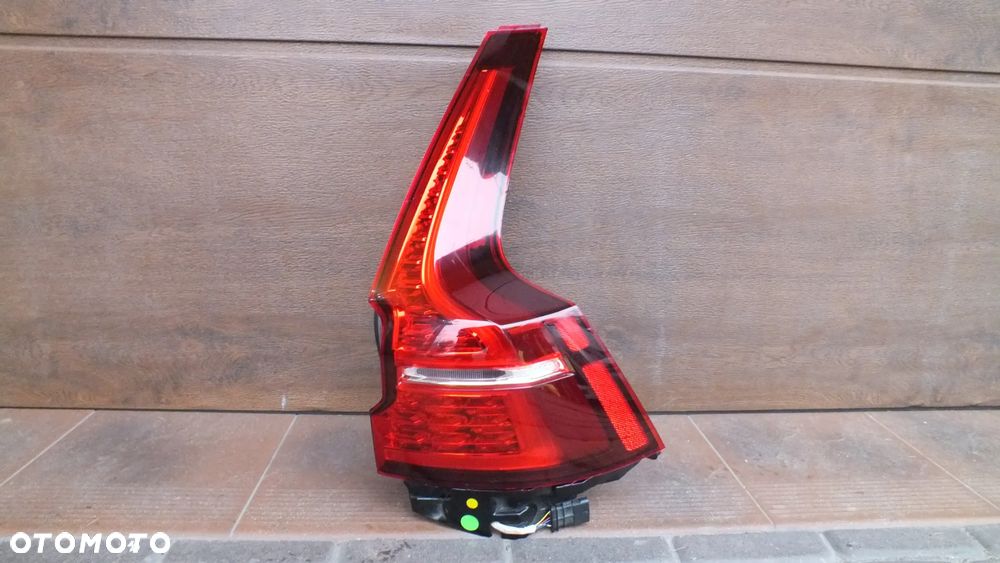 Lampa tylna prawa Volvo V60 II 32228899 - 1