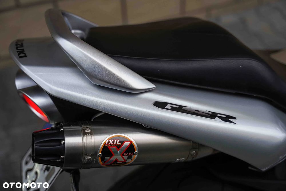 Suzuki GSR - 9