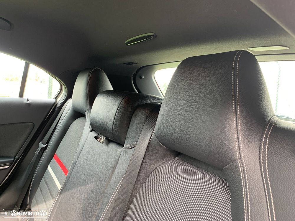 Mercedes-Benz A 180 d AMG Line - 22