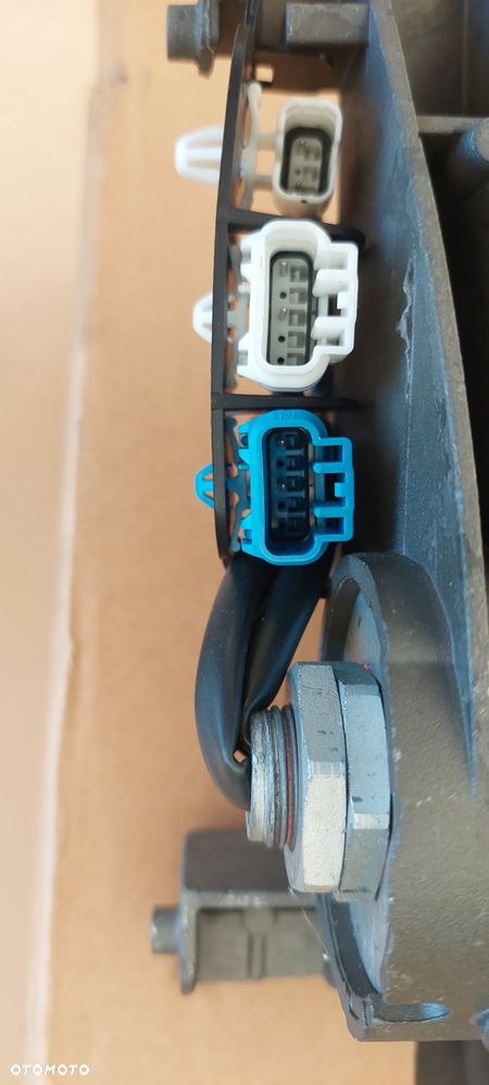 IVECO STRALIS LUSTERKO LEWE - 2