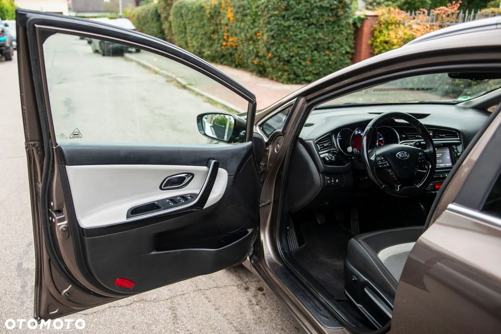 Kia Ceed 1.6 GDI ISG Vision - 17
