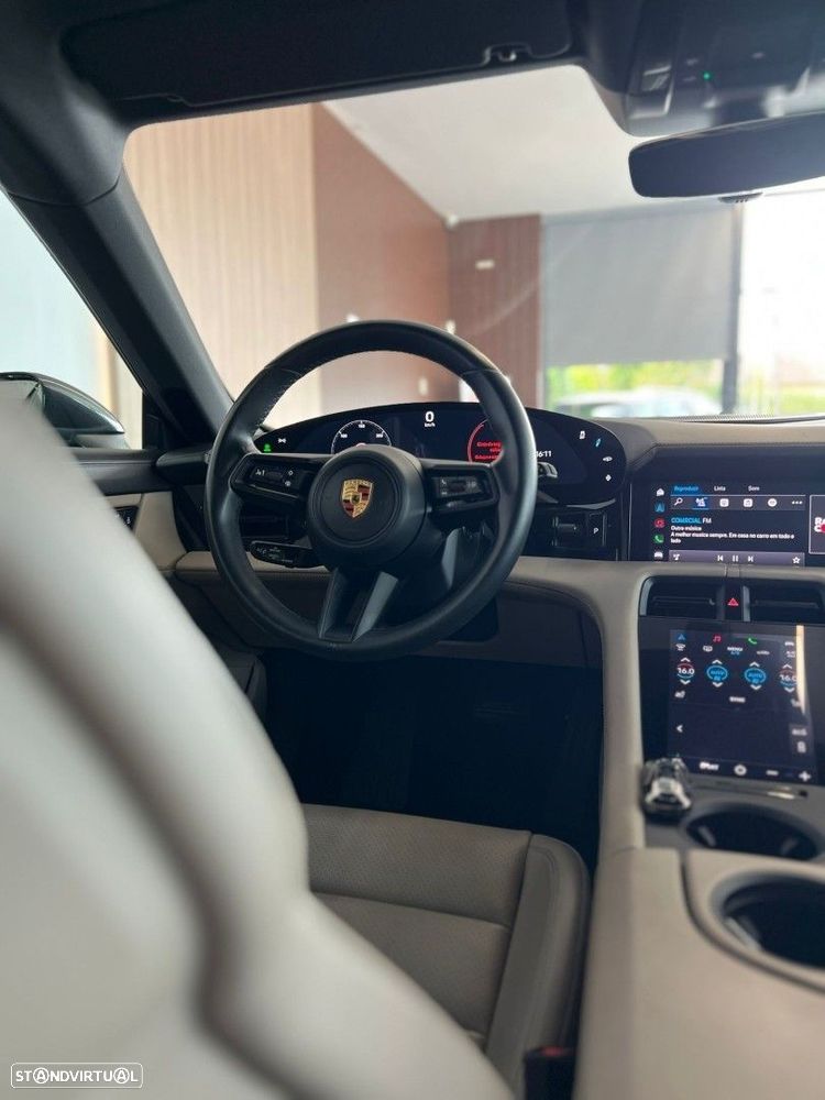 Porsche Taycan Cross Turismo 4 - 36