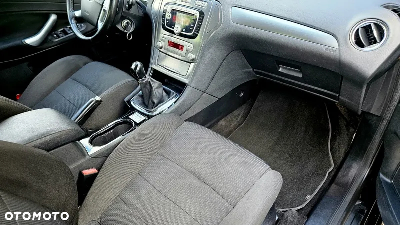 Ford Mondeo 2.0 Ghia - 19