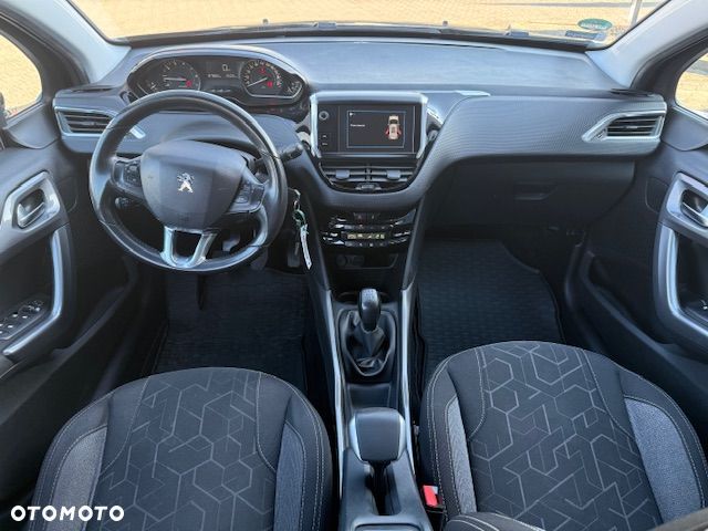 Peugeot 2008 1.2 Pure Tech Style S&S - 14