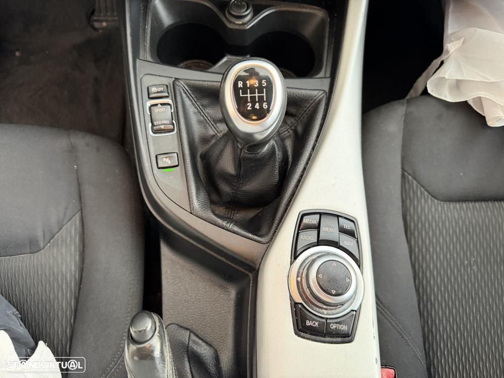 BMW 116 d Pack M - 11