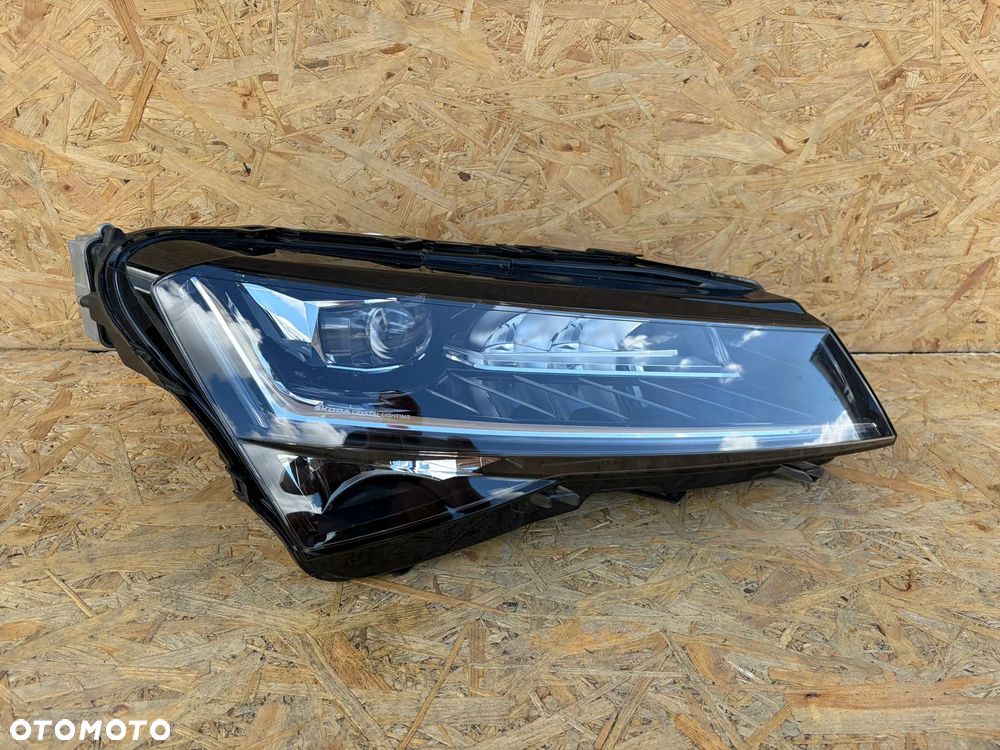 Skoda Superb III lampa przod prawa full led - 2