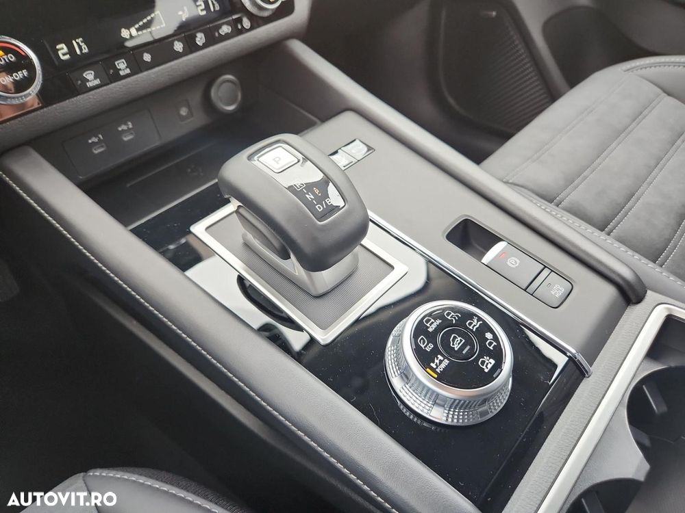 Mitsubishi Outlander 2.4 4WD Plug-In Hybrid Plus - 16