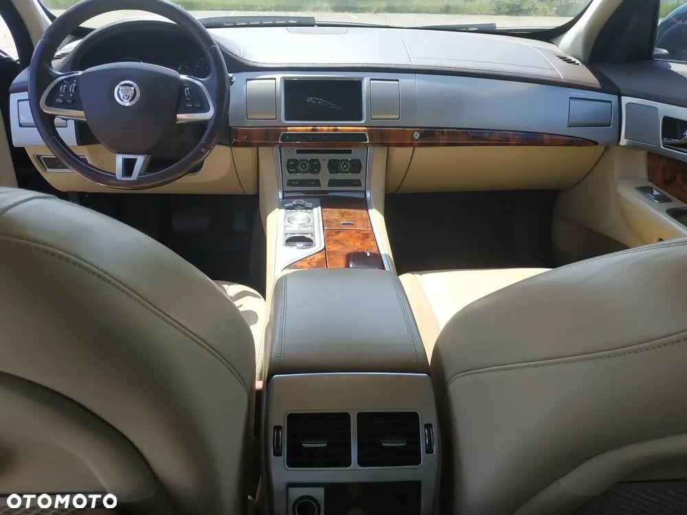 Jaguar XF 3.0 V6 D Luxury - 28