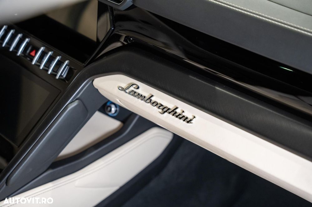 Lamborghini URUS - 31