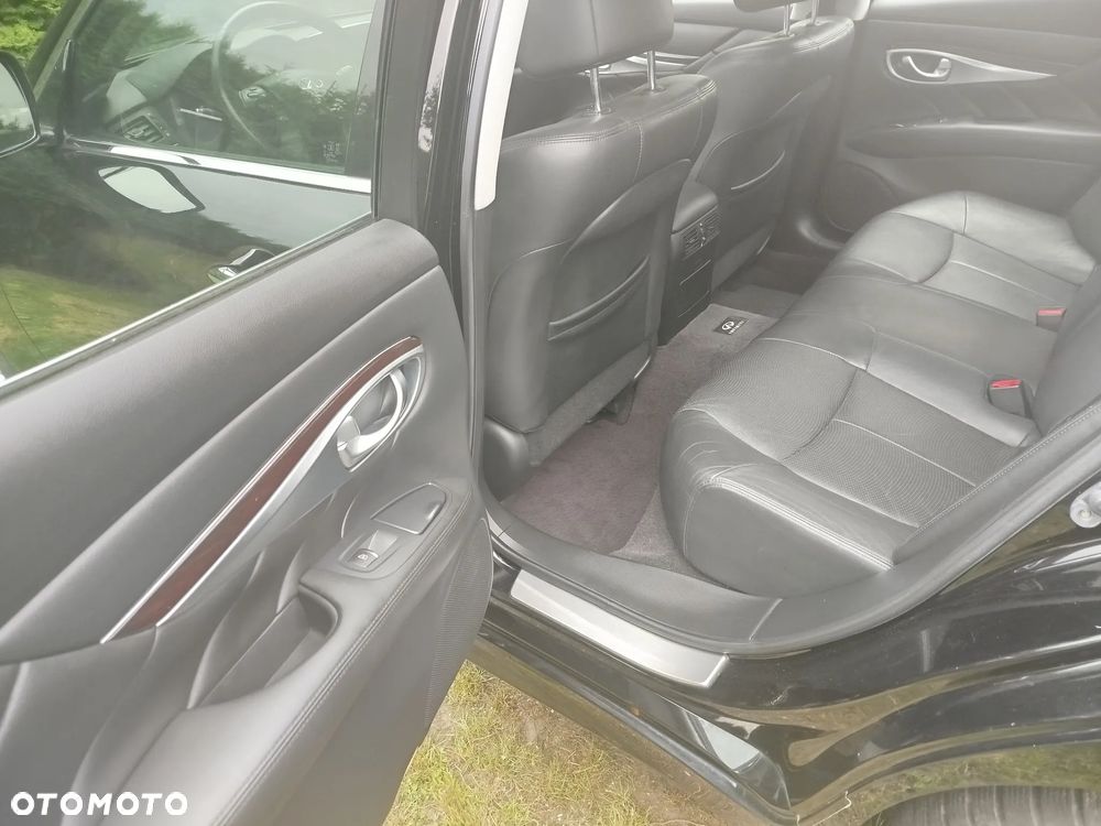 Infiniti M - 7