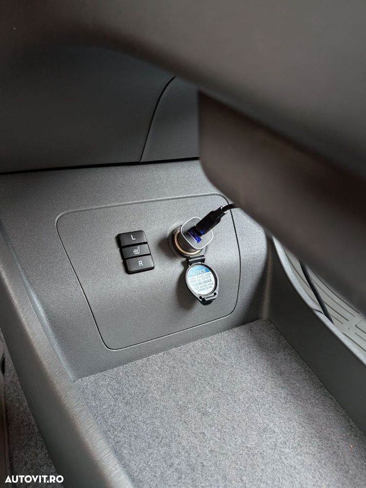 Toyota Prius (Hybrid) Executive - 8