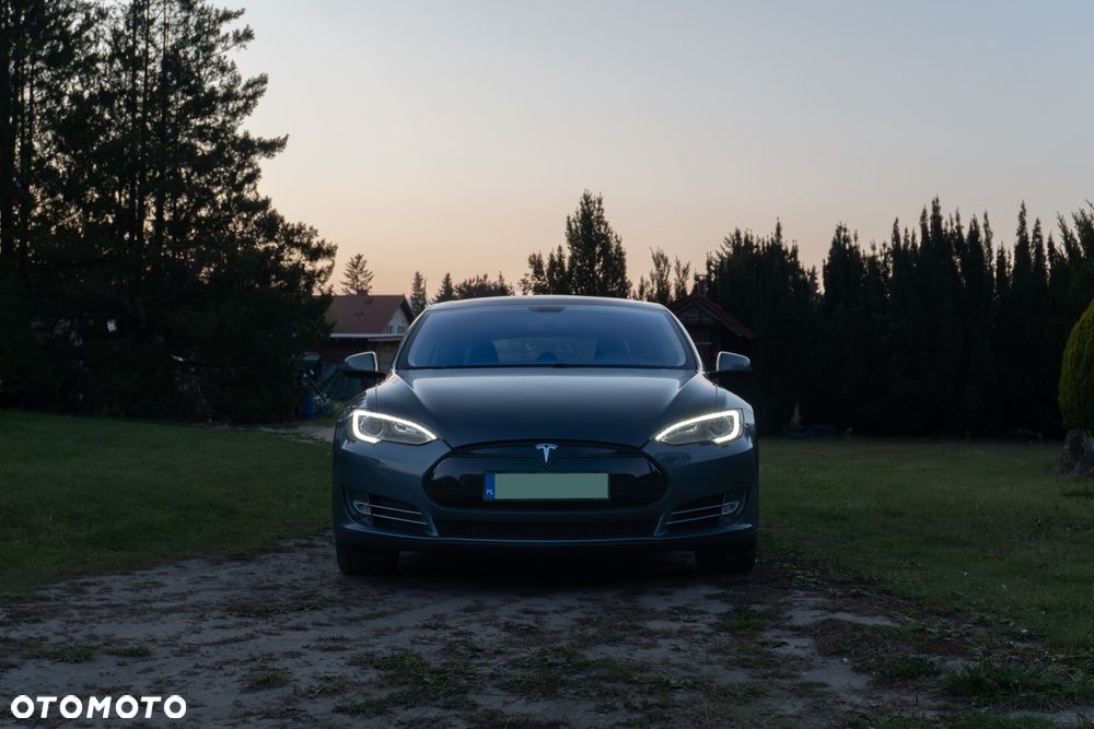 Tesla Model S - 13