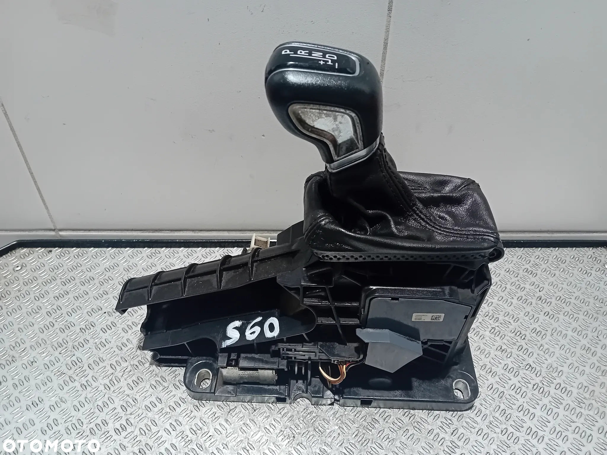 lewarek zmiany biegów gałka mieszek Volvo S60 III 2020 automat 32240584 - 3