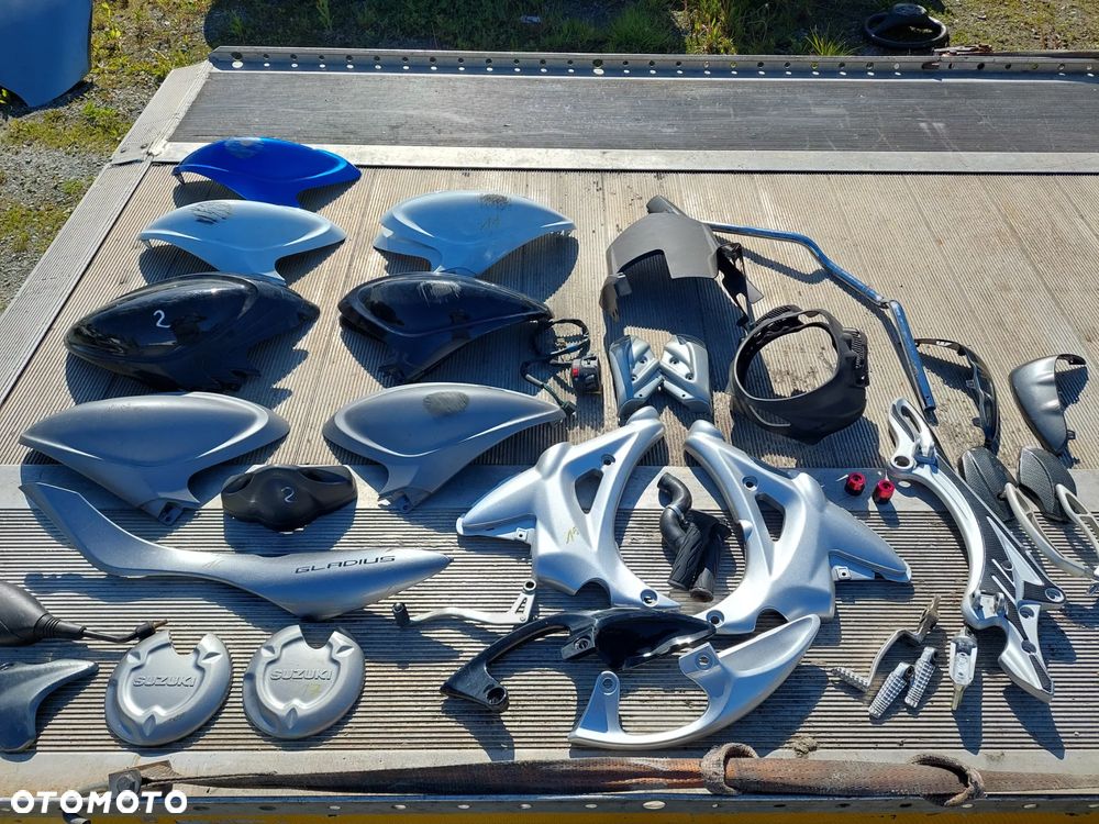 SUZUKI SVF 650 GLADIUS owiewka bok wypełnienie set lusterko podnóżek dekiel kierownica