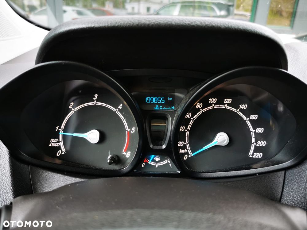 Ford Transit Courier - 20