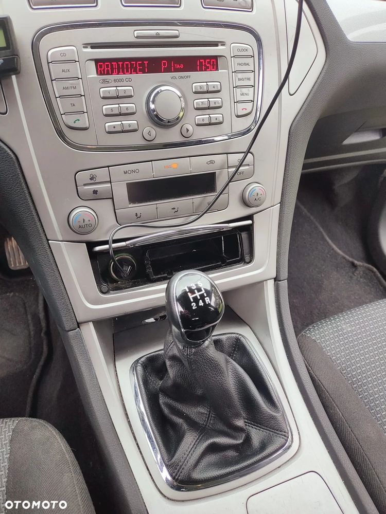 Ford Mondeo 2.0 Ambiente - 8