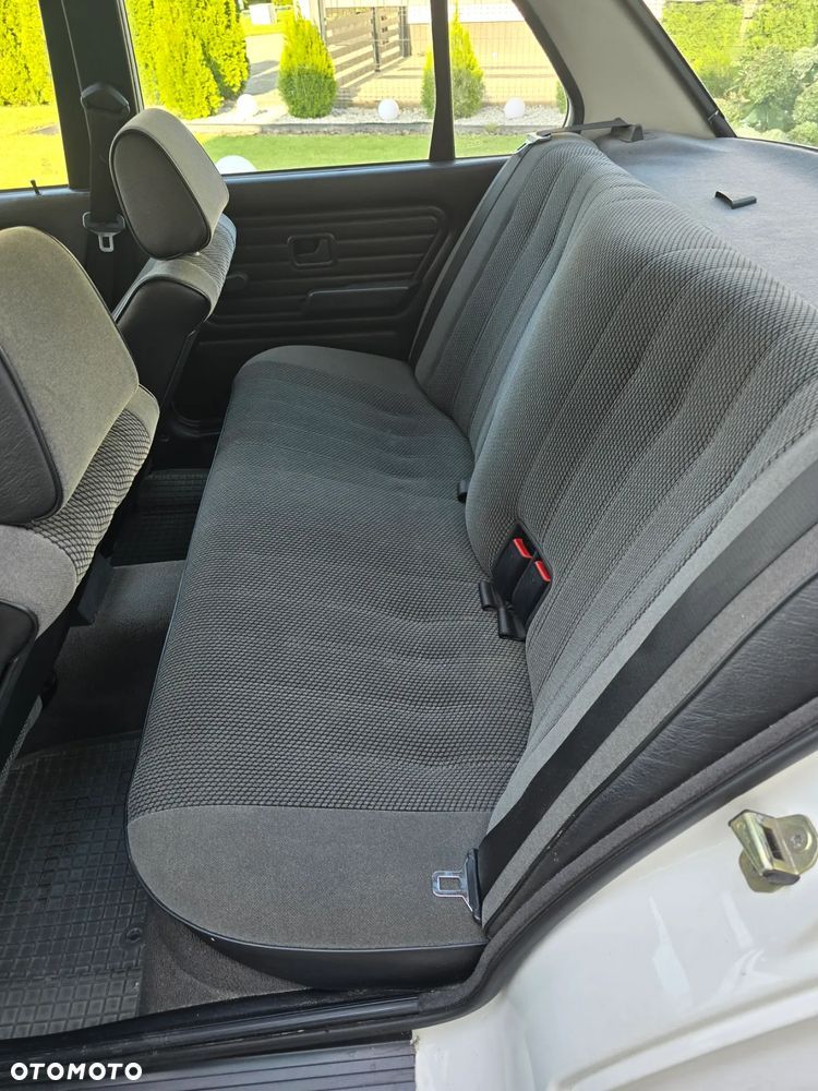 BMW Seria 3 318i - 8