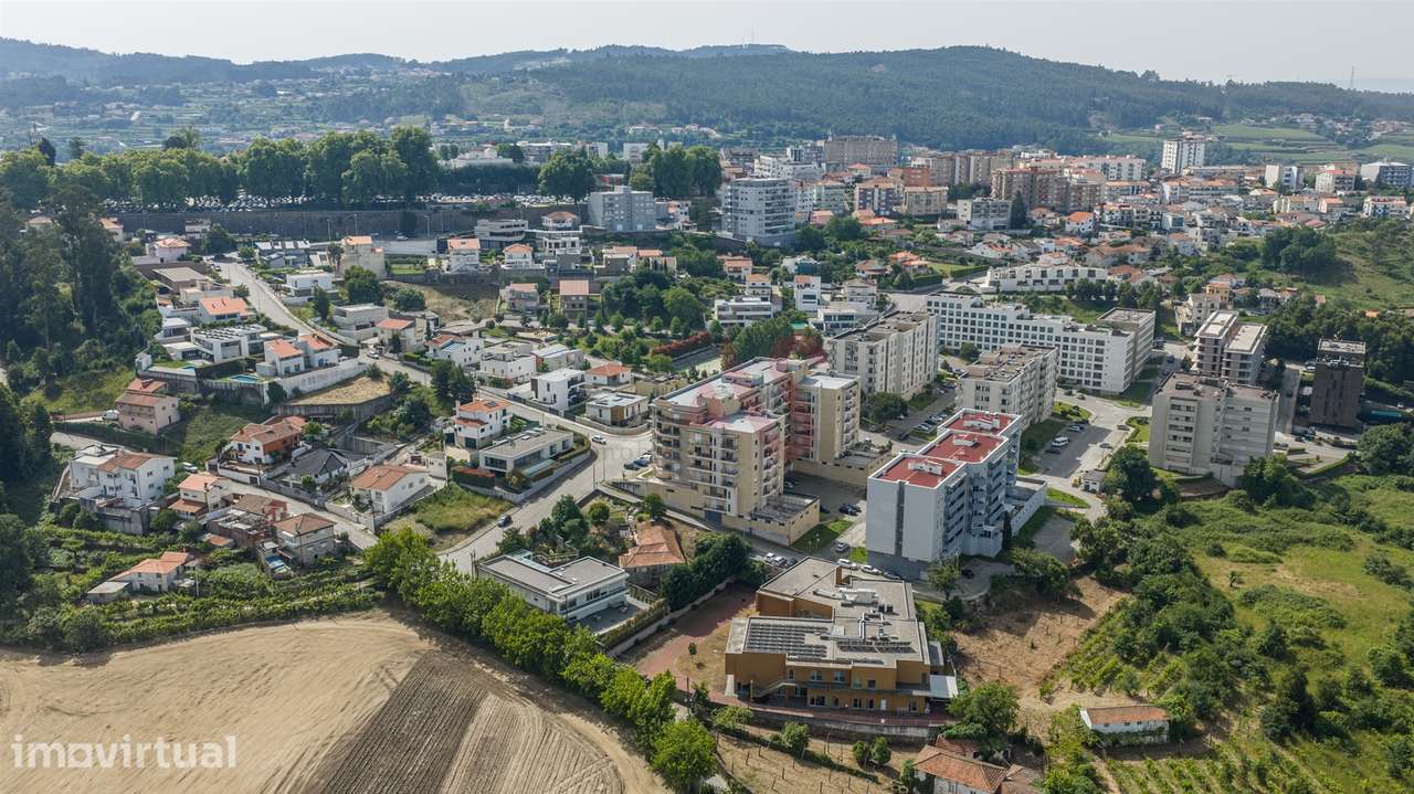 Apartamento T2 Com Duas Frentes e Ótima Exposição Solar no Centro de P - Grande imagem: 3/27