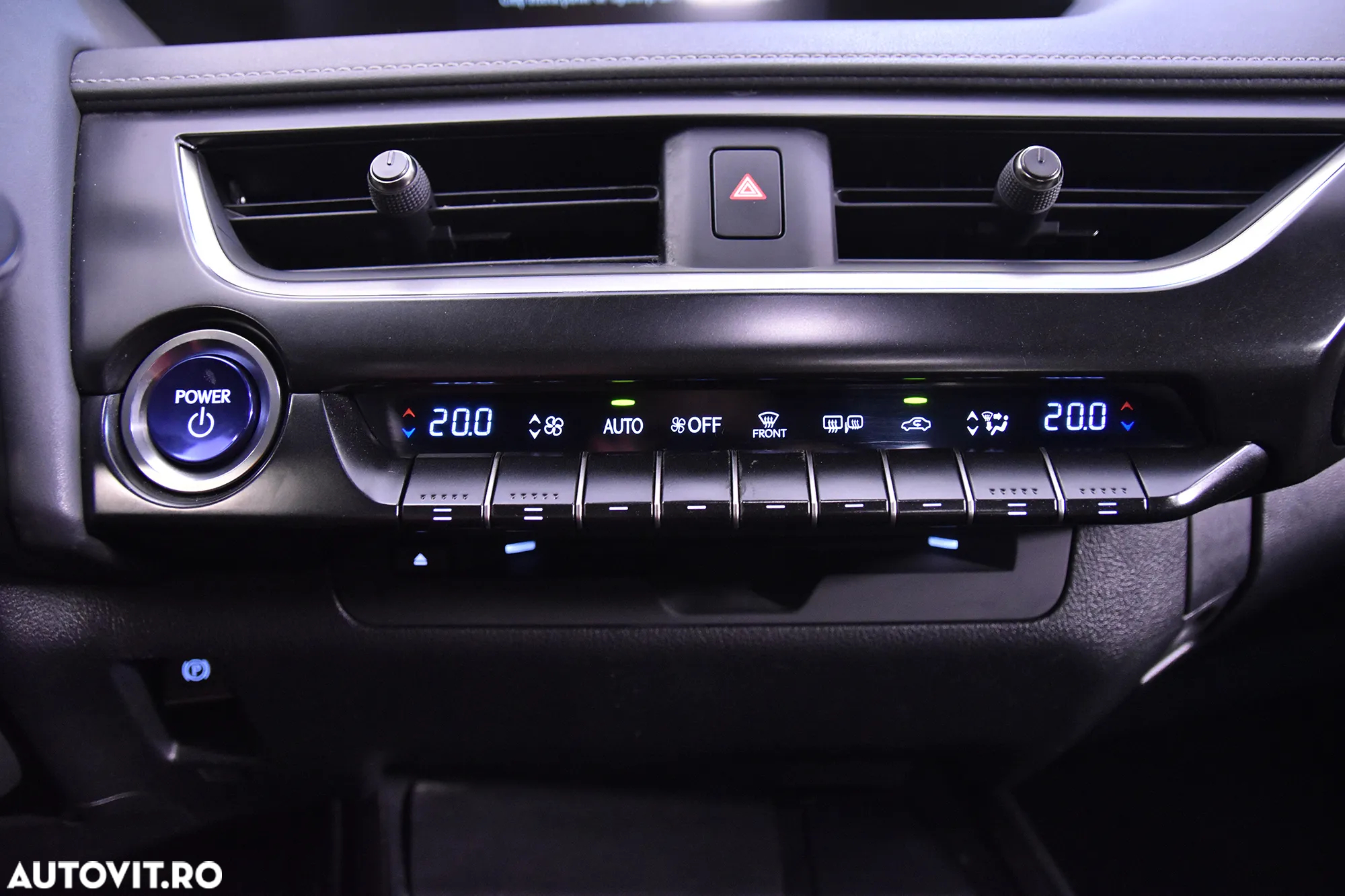 Lexus UX 250h - 18
