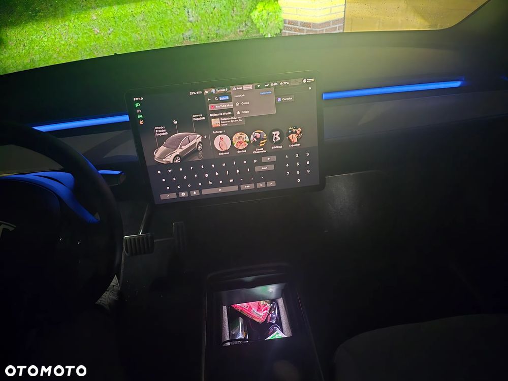 Tesla Model Y Long Range AWD - 8