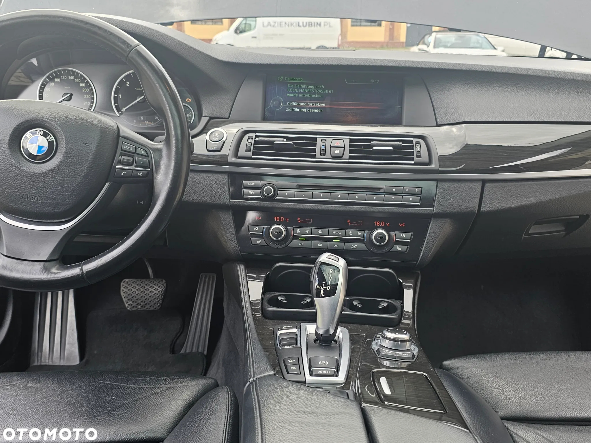 BMW Seria 5 525d xDrive - 14