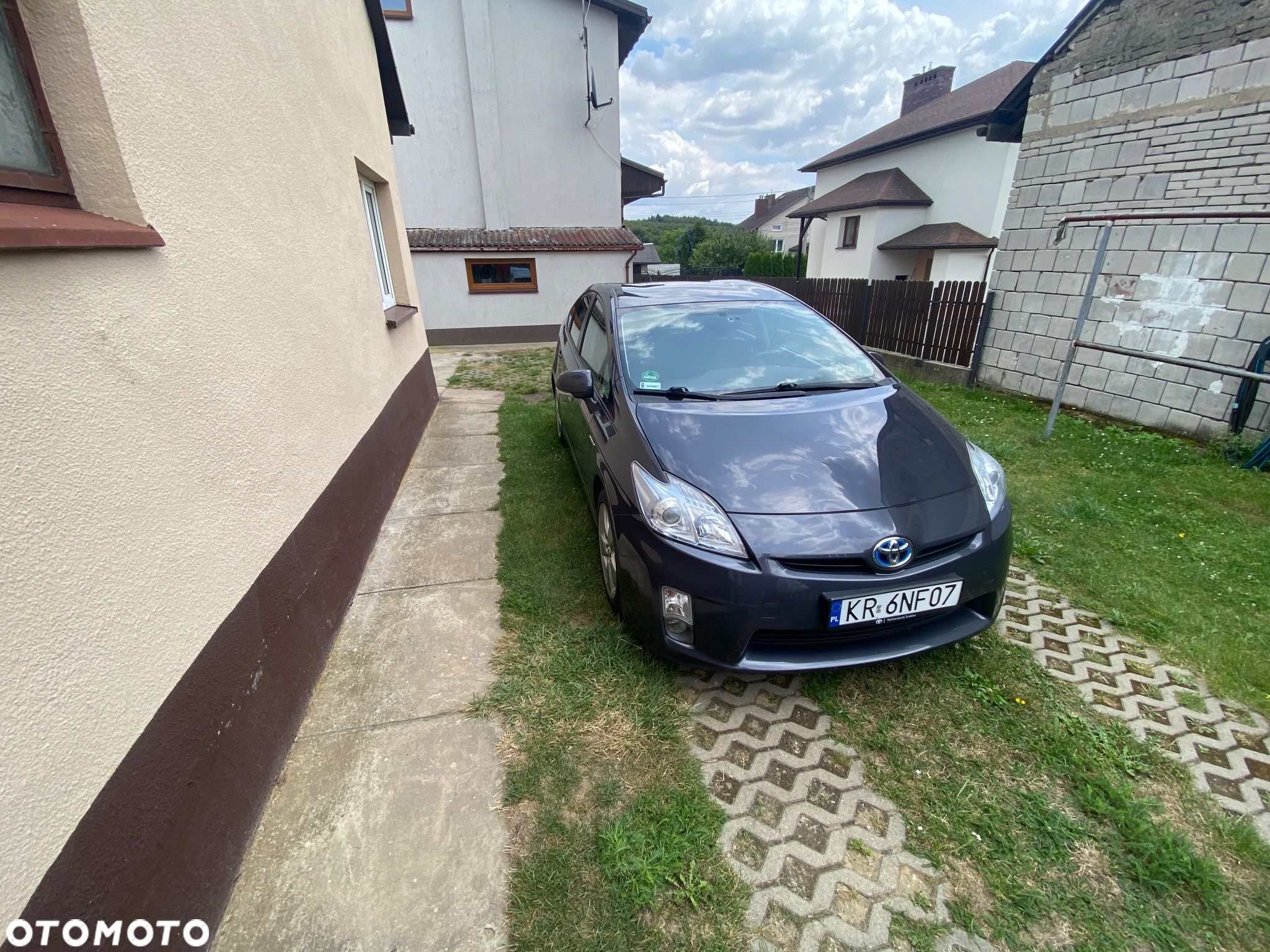 Toyota Prius (Hybrid) - 1