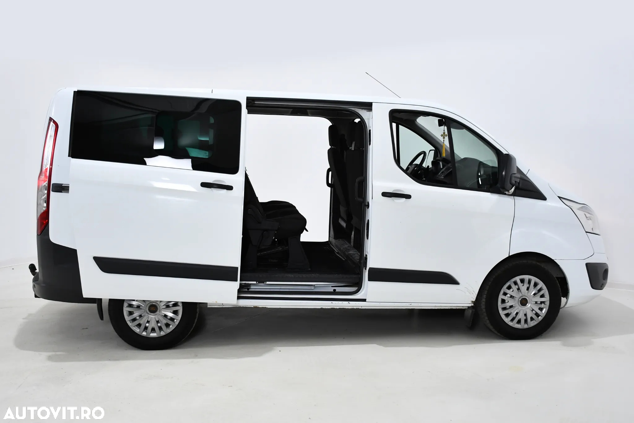Ford Tourneo Custom - 2