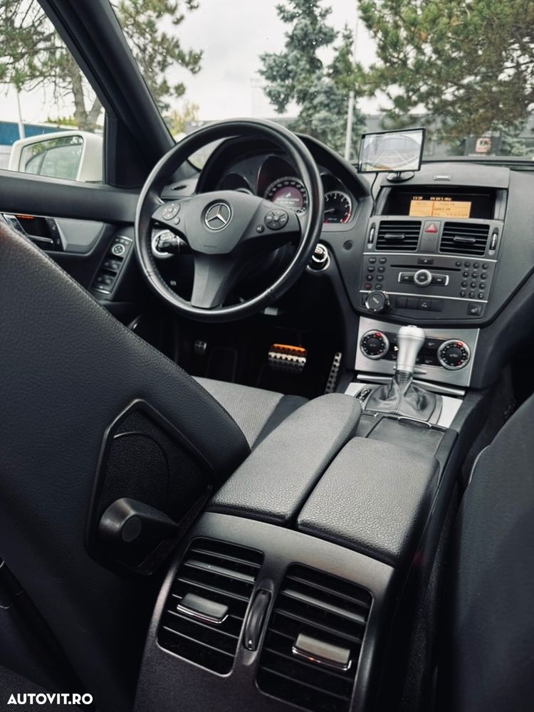 Mercedes-Benz C - 8