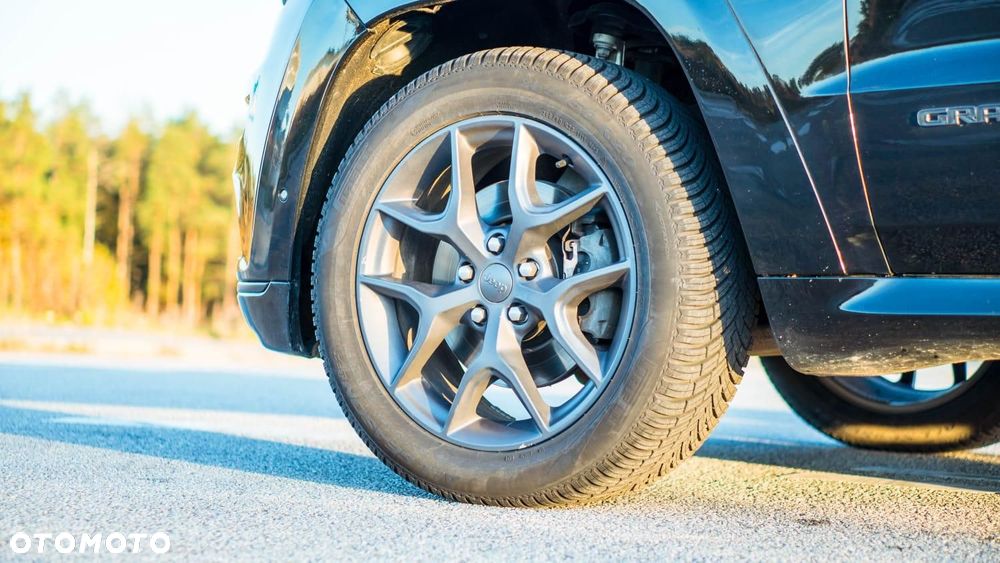 Jeep Grand Cherokee - 16