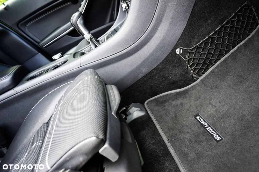 Mercedes-Benz GLA 180 d Activity Edition - 33
