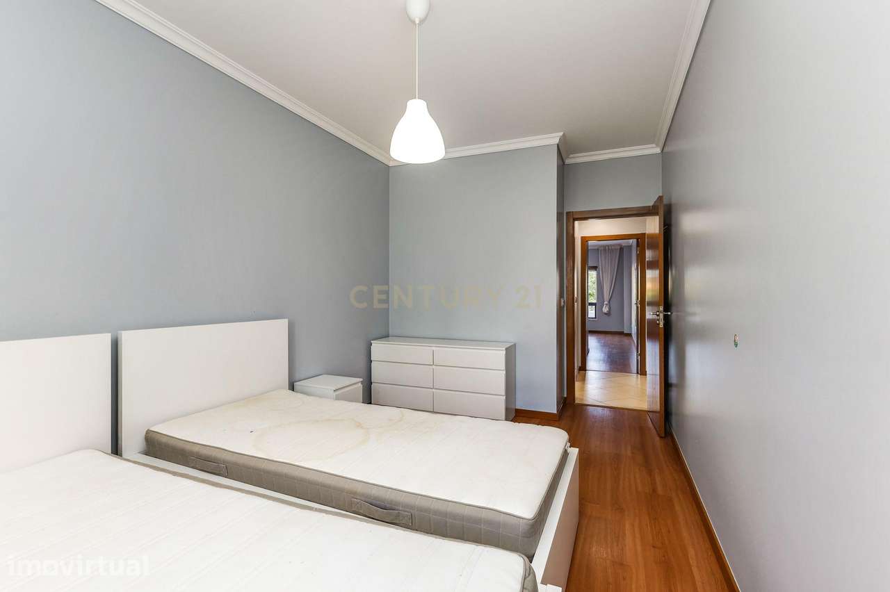 Arrendamento de Longa Duração – Apartamento T3 com Suíte, Garagem e El - Grande imagem: 2/22