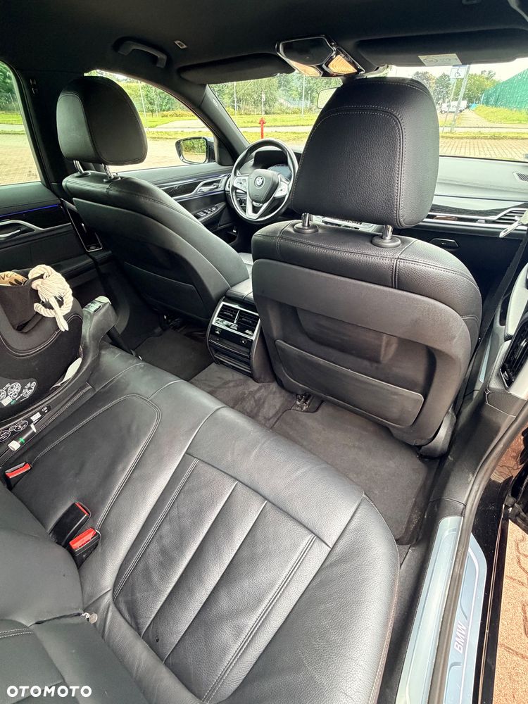 BMW Seria 7 740d xDrive - 32