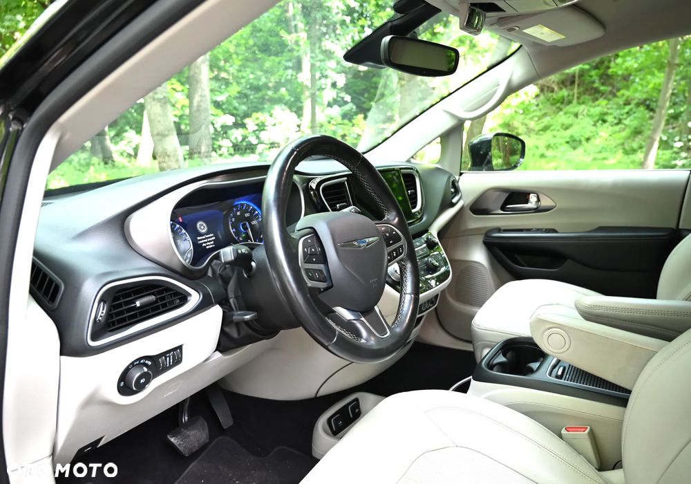 Chrysler Pacifica - 30
