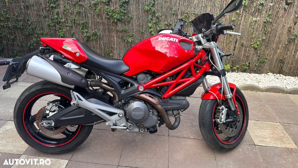 Ducati Monster 696 - 1