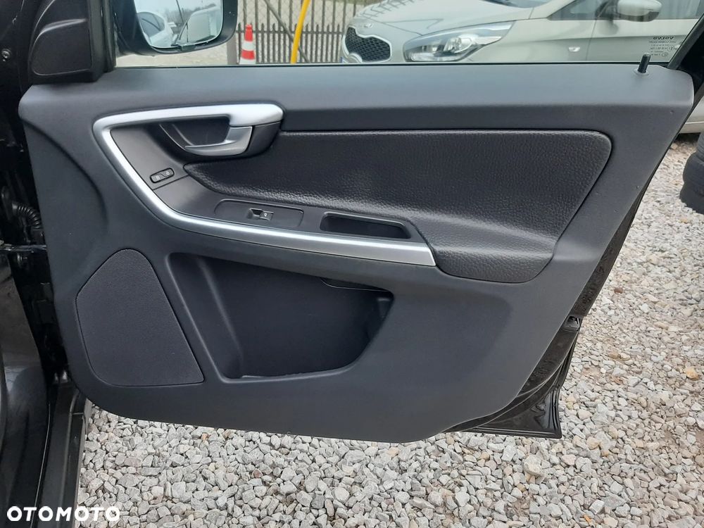 Volvo XC 60 D5 AWD Momentum - 28