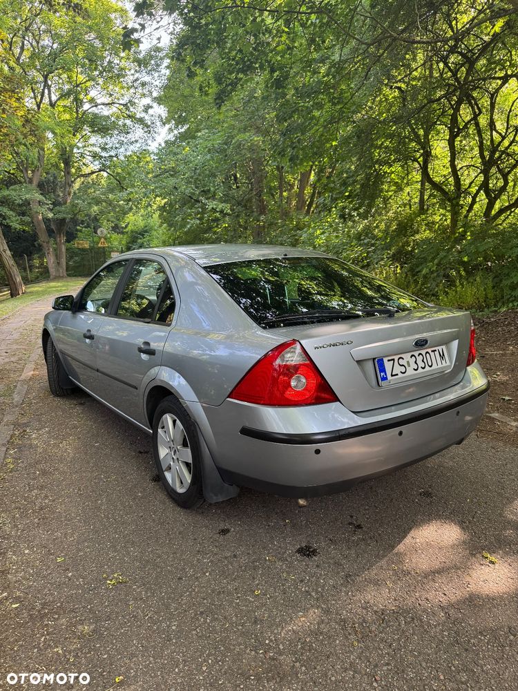 Ford Mondeo 1.8 Ambiente - 2