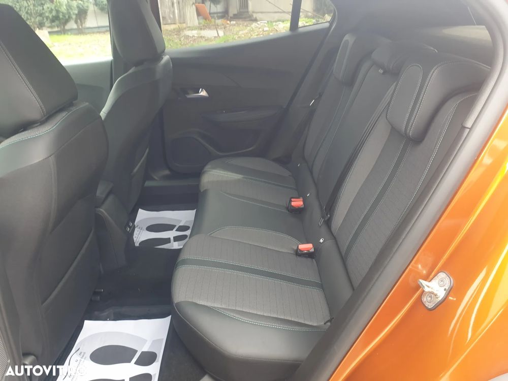 Peugeot 2008 1.2 L PureTech STT Allure - 16