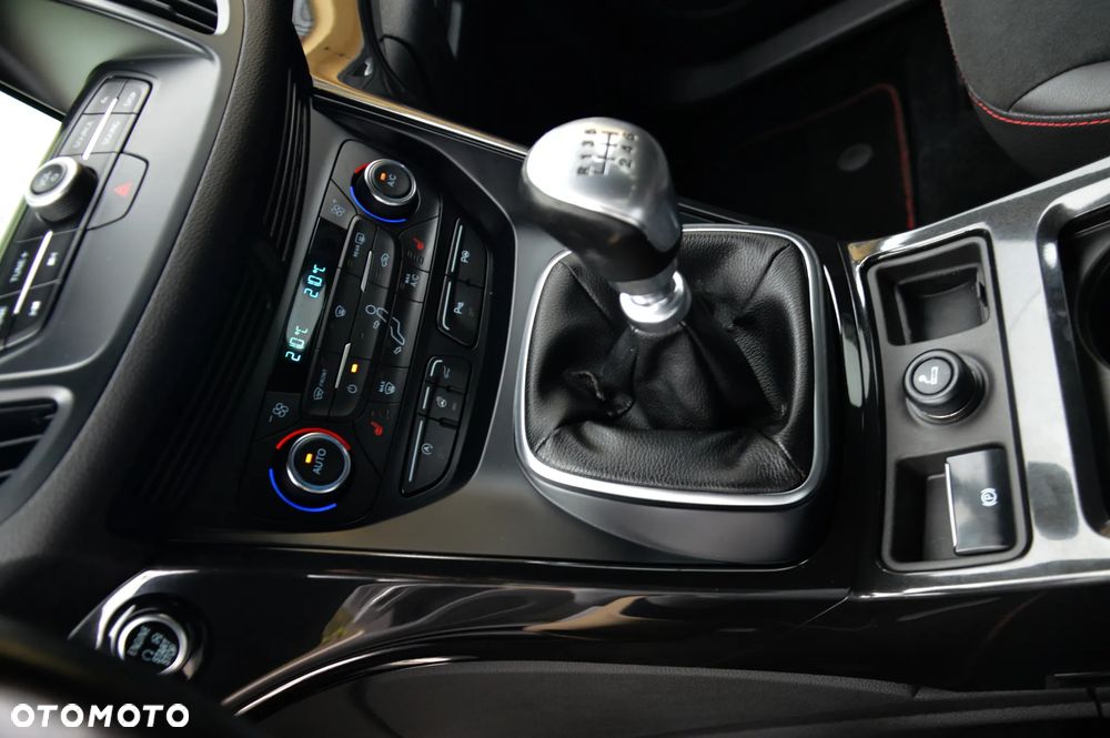 Ford Kuga 1.5 EcoBoost 2x4 SYNC - 33