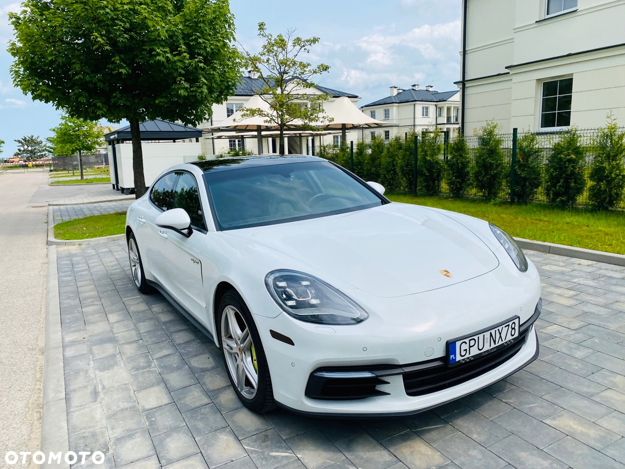Porsche Panamera 4 E-Hybrid - 12