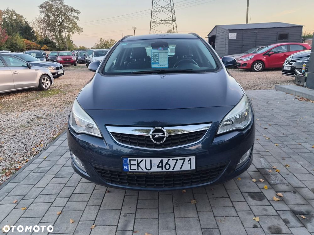 Opel Astra 2012 photo 2
