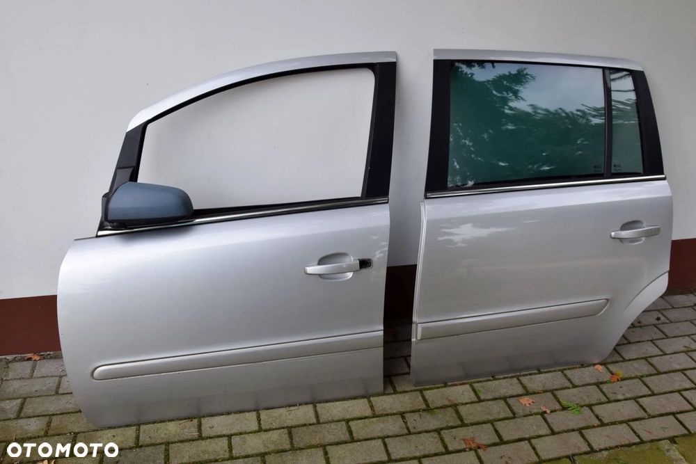 Opel Zafira B 05-14 Drzwi Lewy przód lewe przednie srebrne Z157 bez korozji - 7