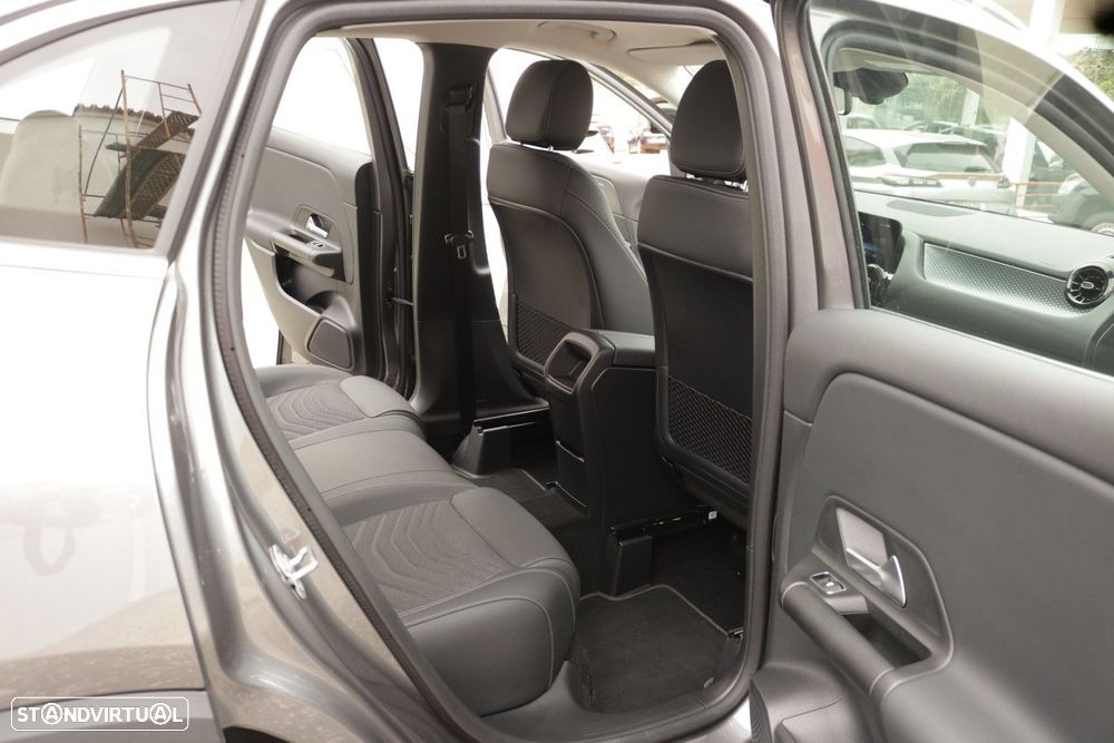 Mercedes-Benz GLA 180 - 23